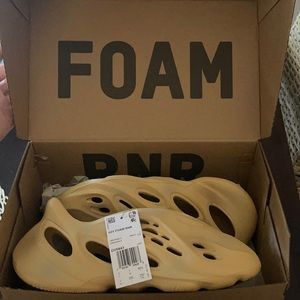 YEEZY FOAM RNR SHOES